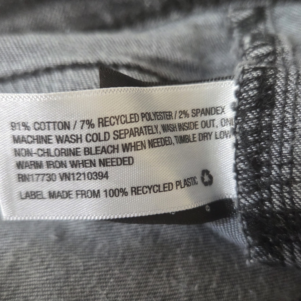 Universal Thread Dark Gray Capris - Picture 4 of 4